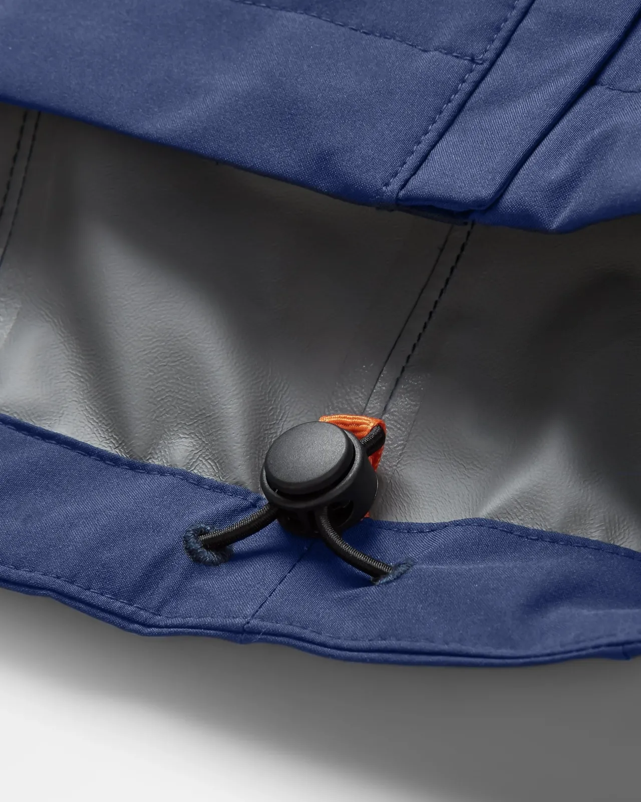 rainstorm_recycelte_wasserdichte_jacke__tiefes_marineblau_8.webp Sale Rainstorm recycelte wasserdichte Jacke - Tiefes Marineblau Damen Wasserdicht | Oberteile
