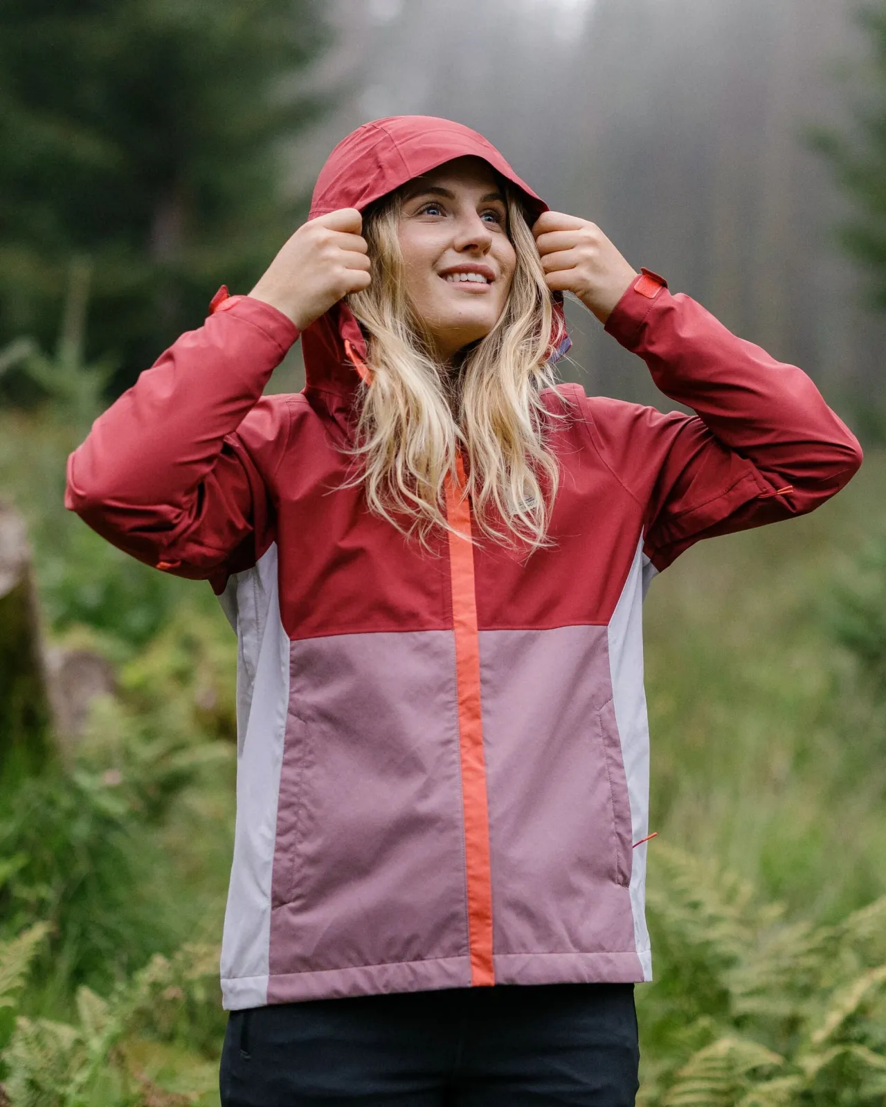 rainstorm_recycelte_wasserdichte_jacke__waldbeerebeere_2.webp Discount Rainstorm recycelte wasserdichte Jacke - Waldbeere/Beere Damen Wasserdicht | Oberteile