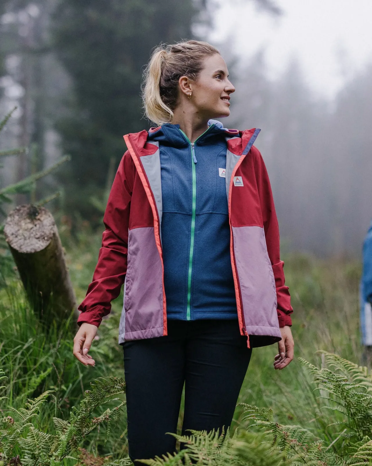 rainstorm_recycelte_wasserdichte_jacke__waldbeerebeere_3.webp Discount Rainstorm recycelte wasserdichte Jacke - Waldbeere/Beere Damen Wasserdicht | Oberteile