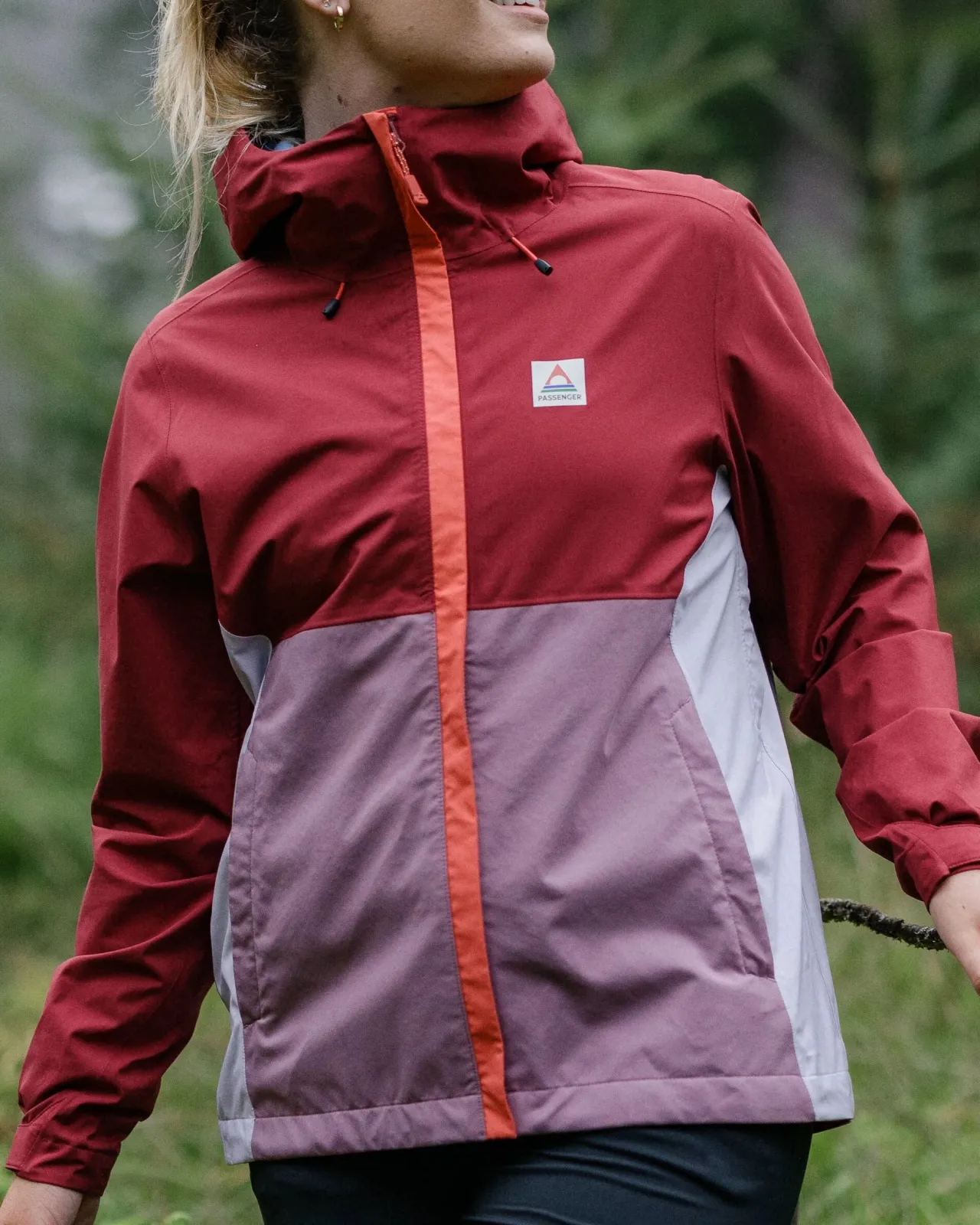 rainstorm_recycelte_wasserdichte_jacke__waldbeerebeere_4.webp Discount Rainstorm recycelte wasserdichte Jacke - Waldbeere/Beere Damen Wasserdicht | Oberteile