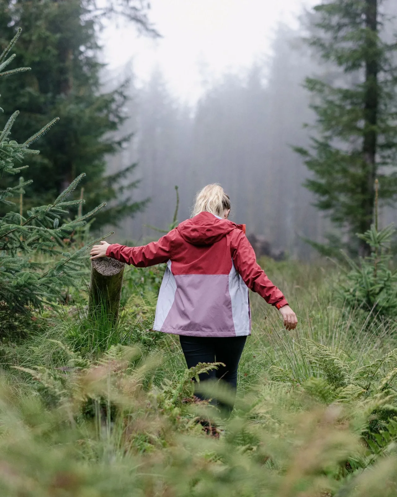rainstorm_recycelte_wasserdichte_jacke__waldbeerebeere_6.webp Discount Rainstorm recycelte wasserdichte Jacke - Waldbeere/Beere Damen Wasserdicht | Oberteile