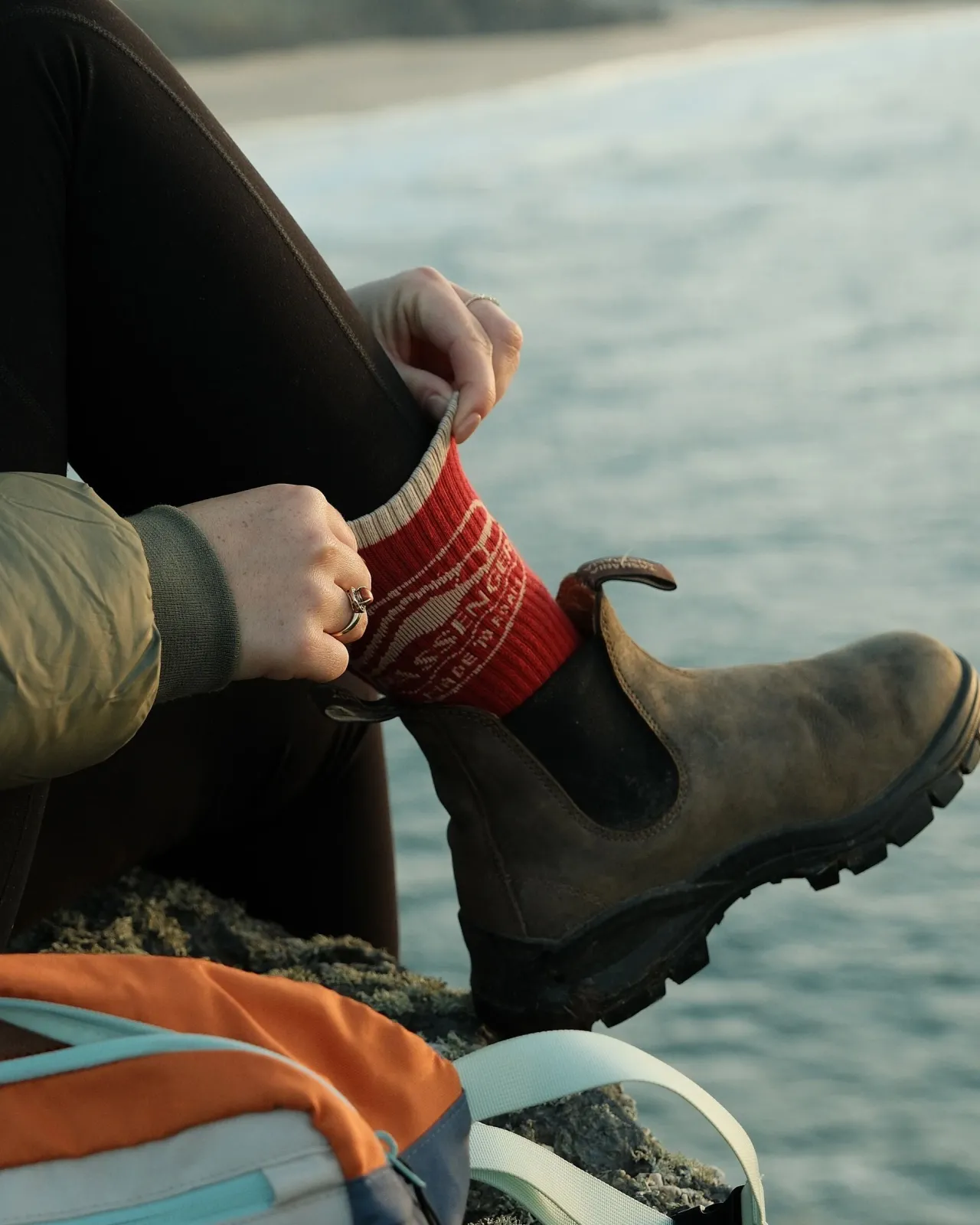 rambler_natrliche_mittelschwere_crewsocken__roter_ocker_2.webp Fashion Rambler Natürliche Mittelschwere Crew-Socken - Roter Ocker Damen Socken