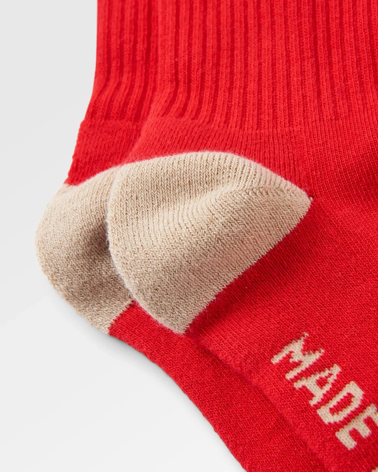 rambler_natrliche_mittelschwere_crewsocken__roter_ocker_3.webp Fashion Rambler Natürliche Mittelschwere Crew-Socken - Roter Ocker Damen Socken