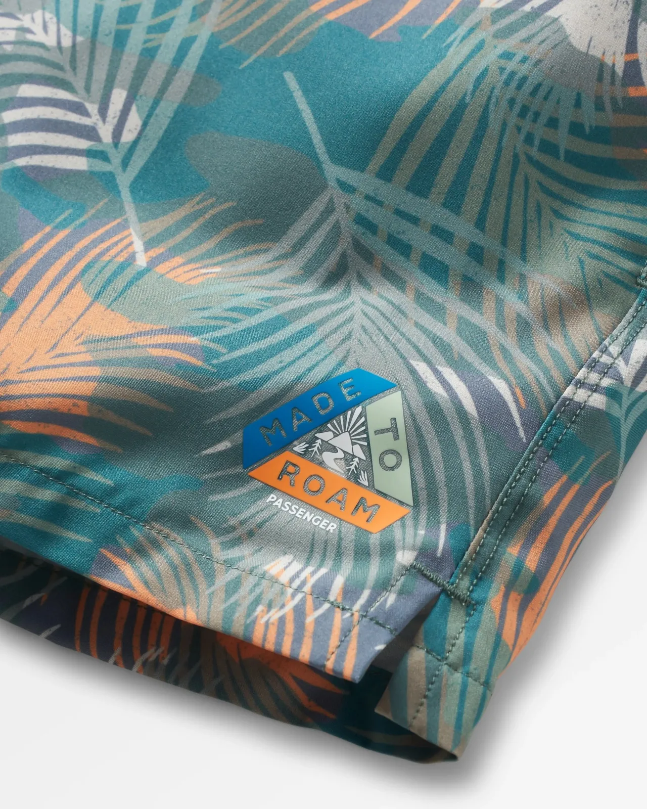 roundtrip_recycelte_allzwecktrailshorts__palm_camo_tiefsee_4.webp Online Roundtrip Recycelte Allzweck-Trail-Shorts - Palm Camo Tiefsee Damen Kurze Hosen | Hosen
