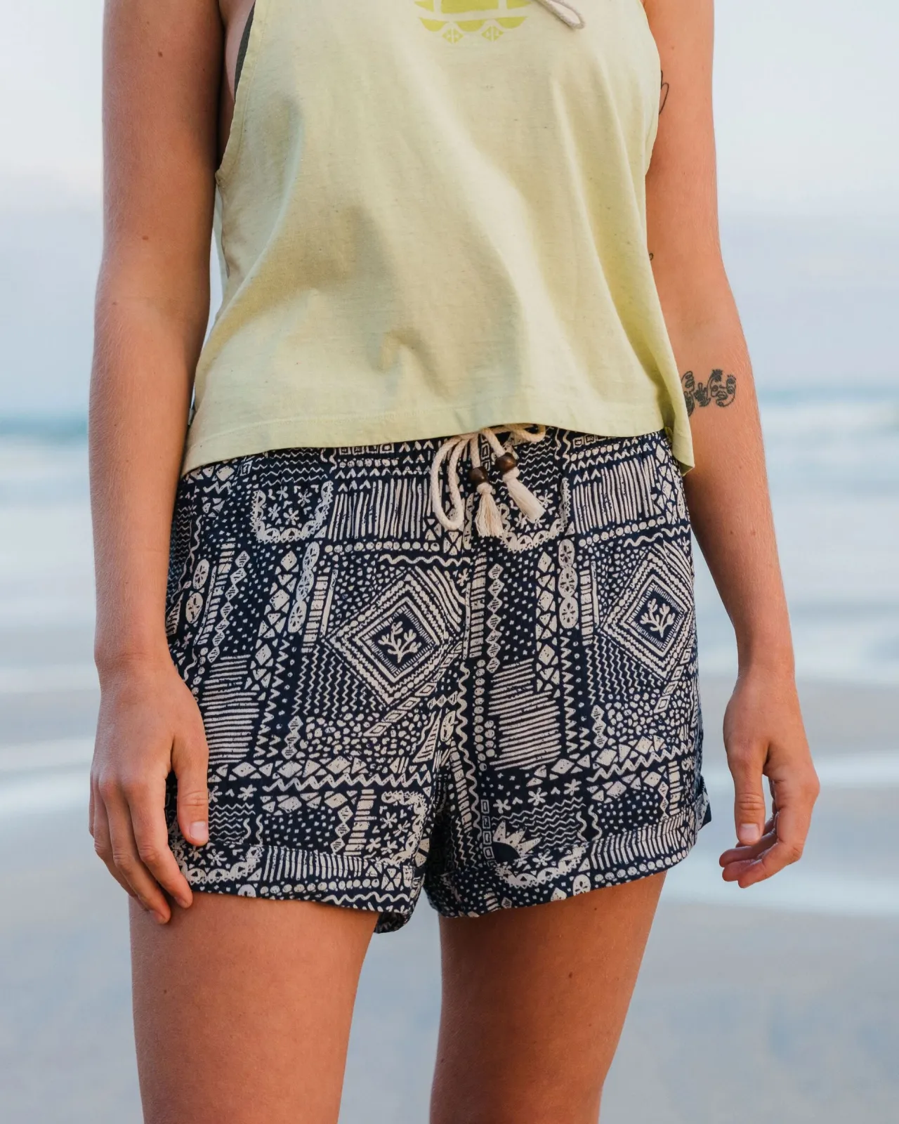 Shop Santosa Gewebte Shorts - Vintage Patchwork Marineblau Damen Kurze Hosen