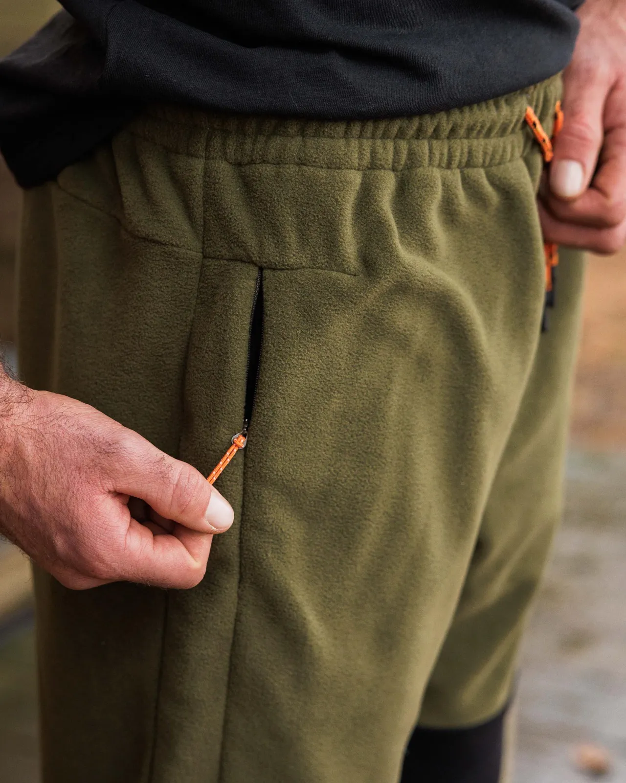 set_off_recycelter_polarfleecejogger__echtes_schwarz_khaki_5.webp Discount Set off recycelter Polar-Fleece-Jogger - Echtes Schwarz/ Khaki Herren Hosen