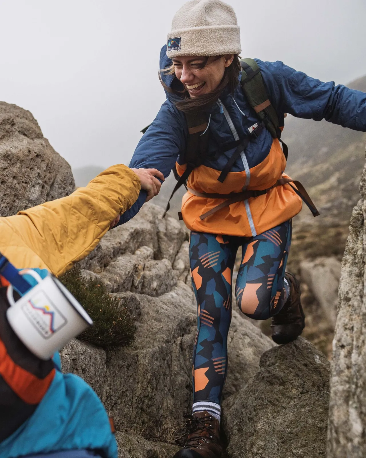 singletrack_recycelte_thermoreisolierjacke__dunkelblauaprikose_2.webp Outlet Singletrack Recycelte Thermore®-Isolierjacke - Dunkelblau/Aprikose Damen Jacken