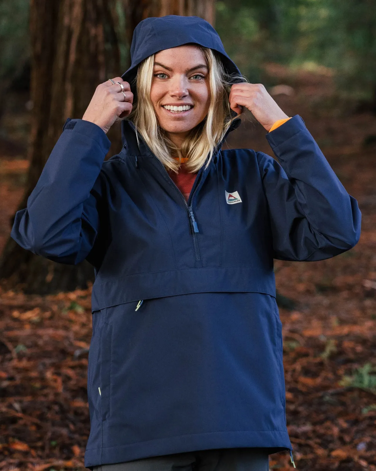 skyline_recycelte_wasserabweisender_smock__tiefes_marineblau_6.webp New Skyline Recycelte Wasserabweisender Smock - Tiefes Marineblau Damen Wasserdicht | Oberteile