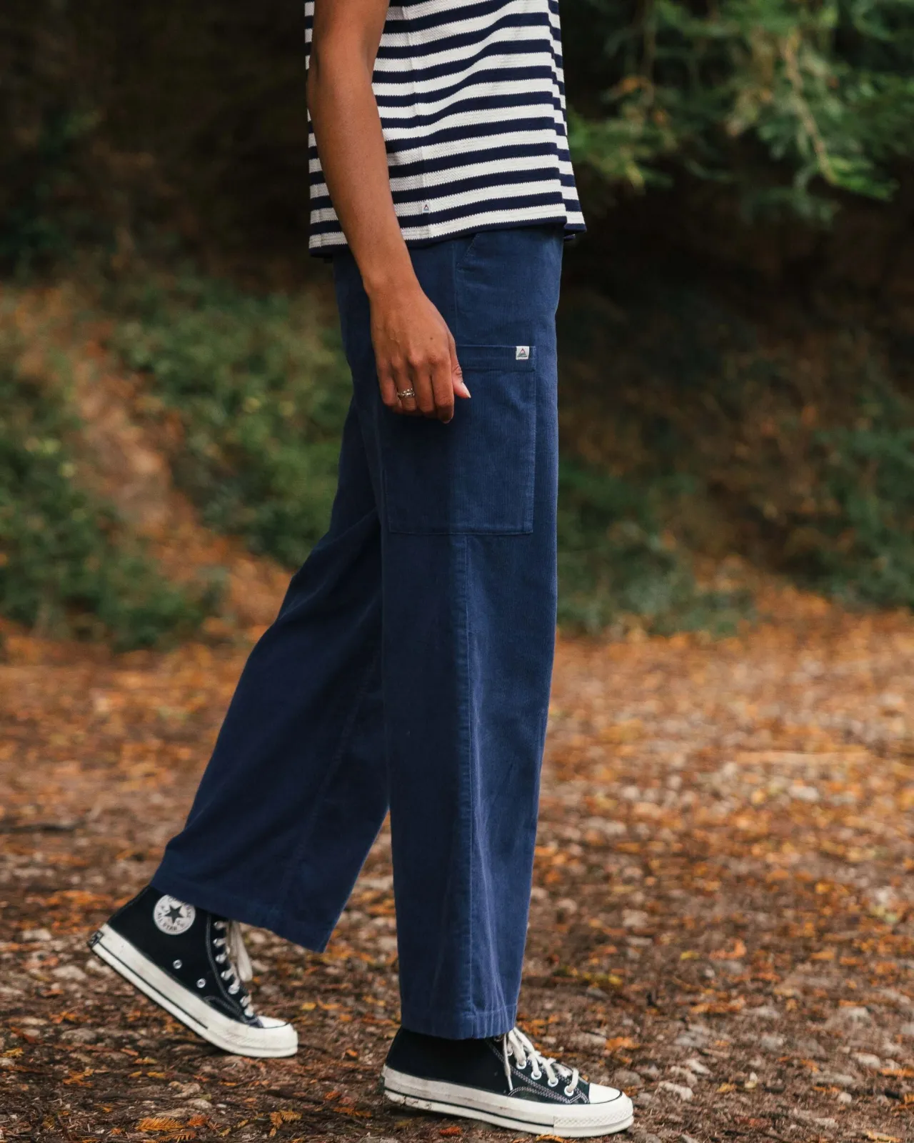 someday_bio_cordhose__dunkler_denim_2.webp New Someday Bio Cordhose - Dunkler Denim Damen Latzhosen & Hosen