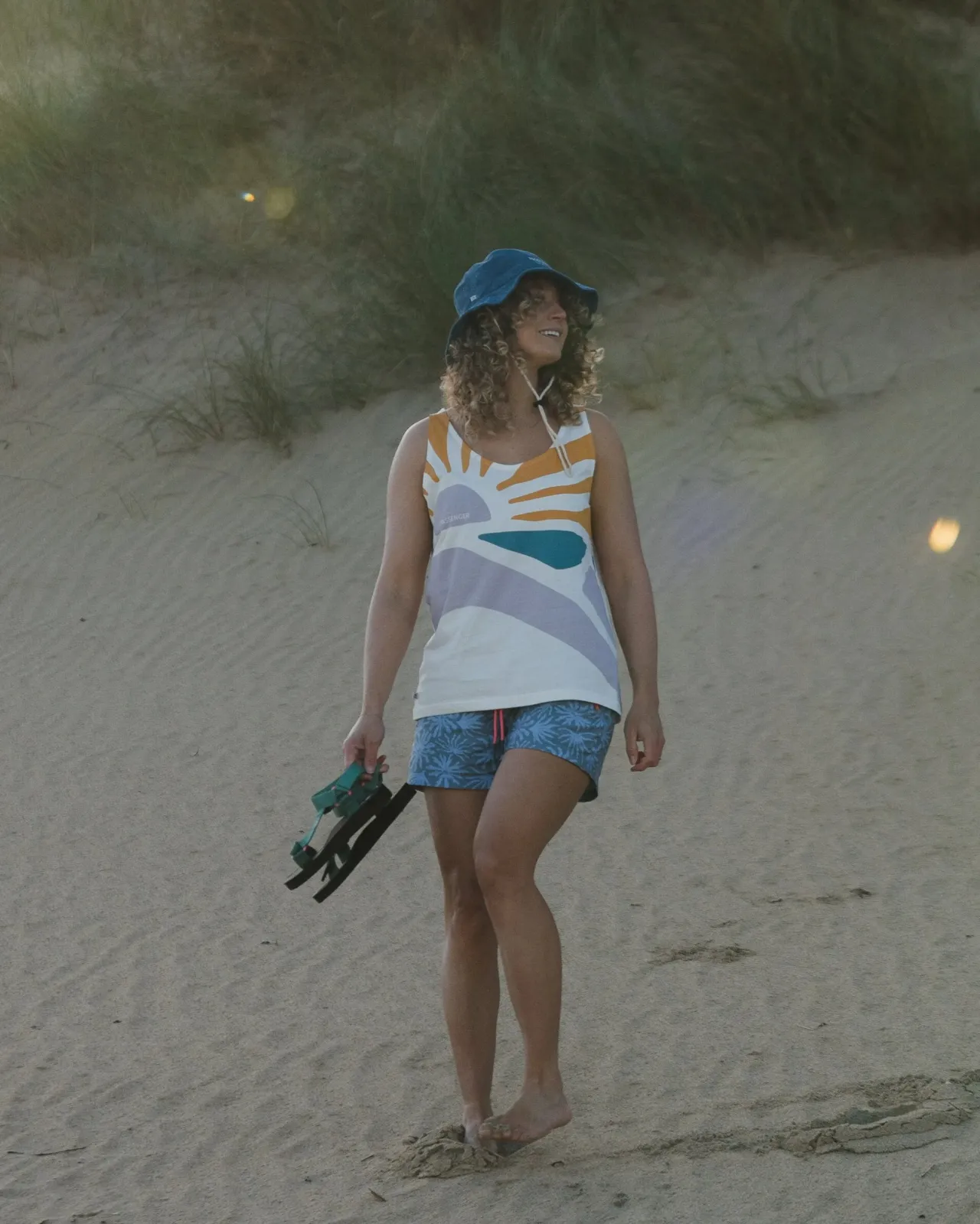 sunsets_biobaumwollweste__marshmallow_4.webp Shop Sunsets Bio-Baumwollweste - Damen Tanktops