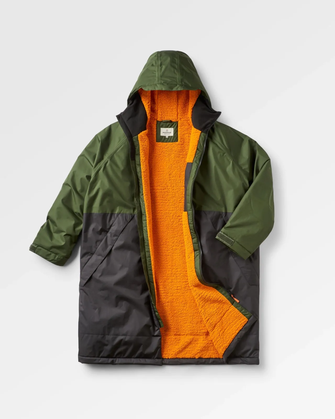 Shop Tempest Recycelter Wasserdichter Surf-Poncho - Tannengrün/ Schwarz Surf-ponchos | Surf-ponchos