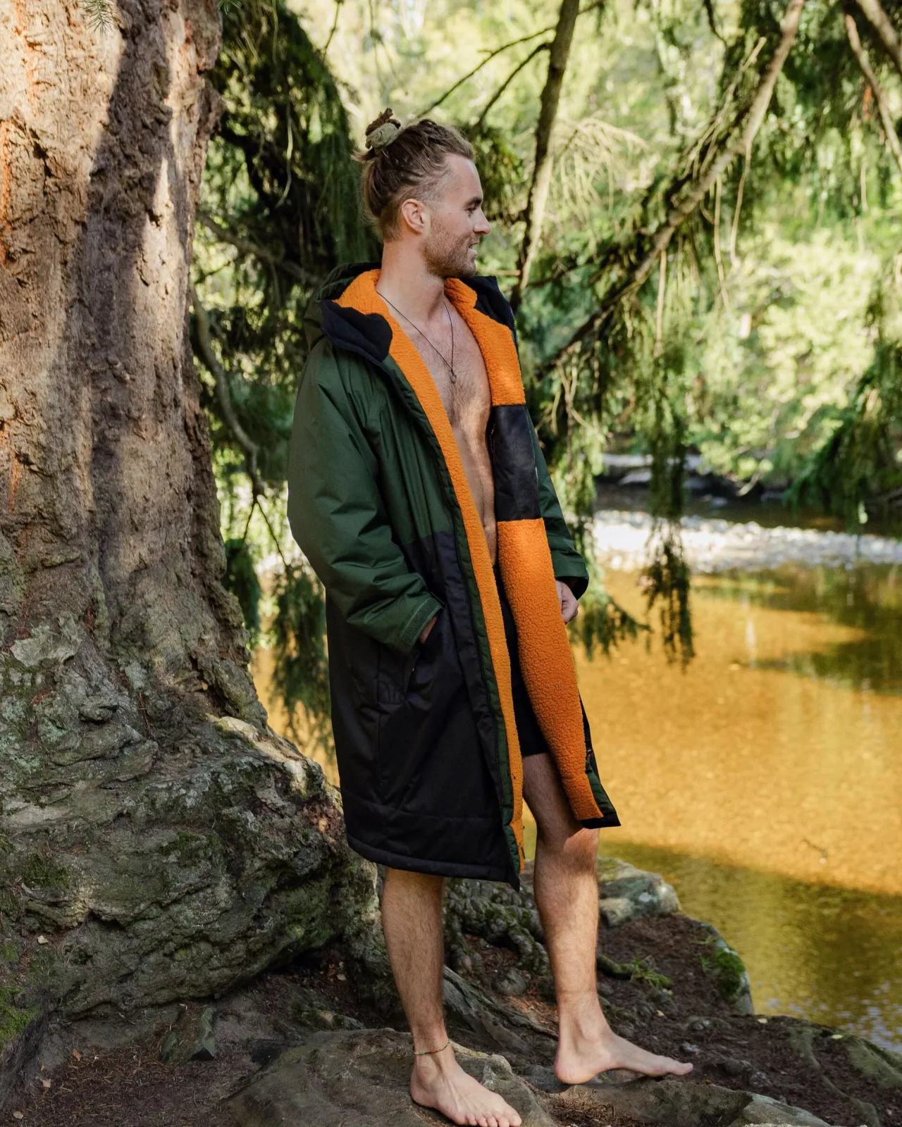 Shop Tempest Recycelter Wasserdichter Surf-Poncho - Tannengrün/ Schwarz Surf-ponchos | Surf-ponchos