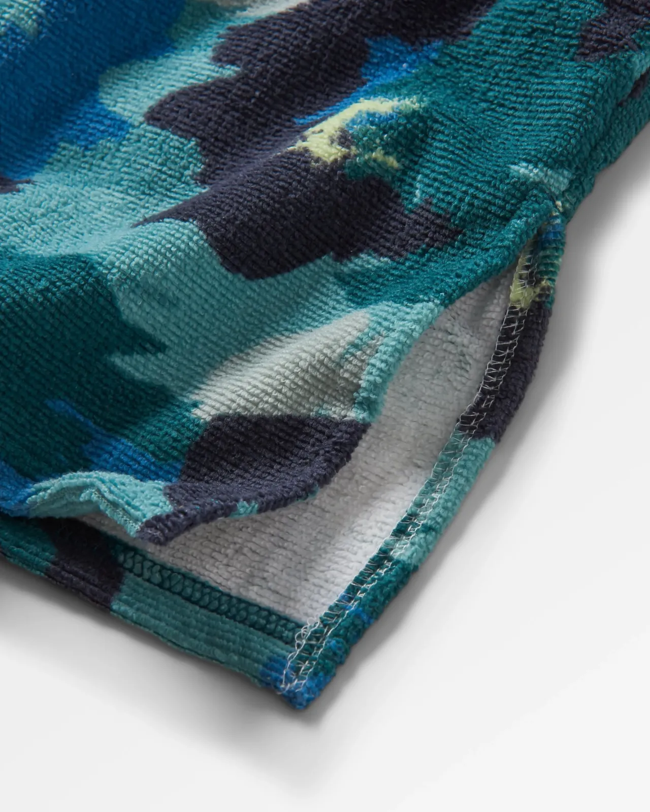 tulum_recycelter_handtuchponcho__alpine_camo_khaki_4.webp Store Tulum Recycelter Handtuch-Poncho - Alpine Camo Khaki Handtücher | Surf-ponchos
