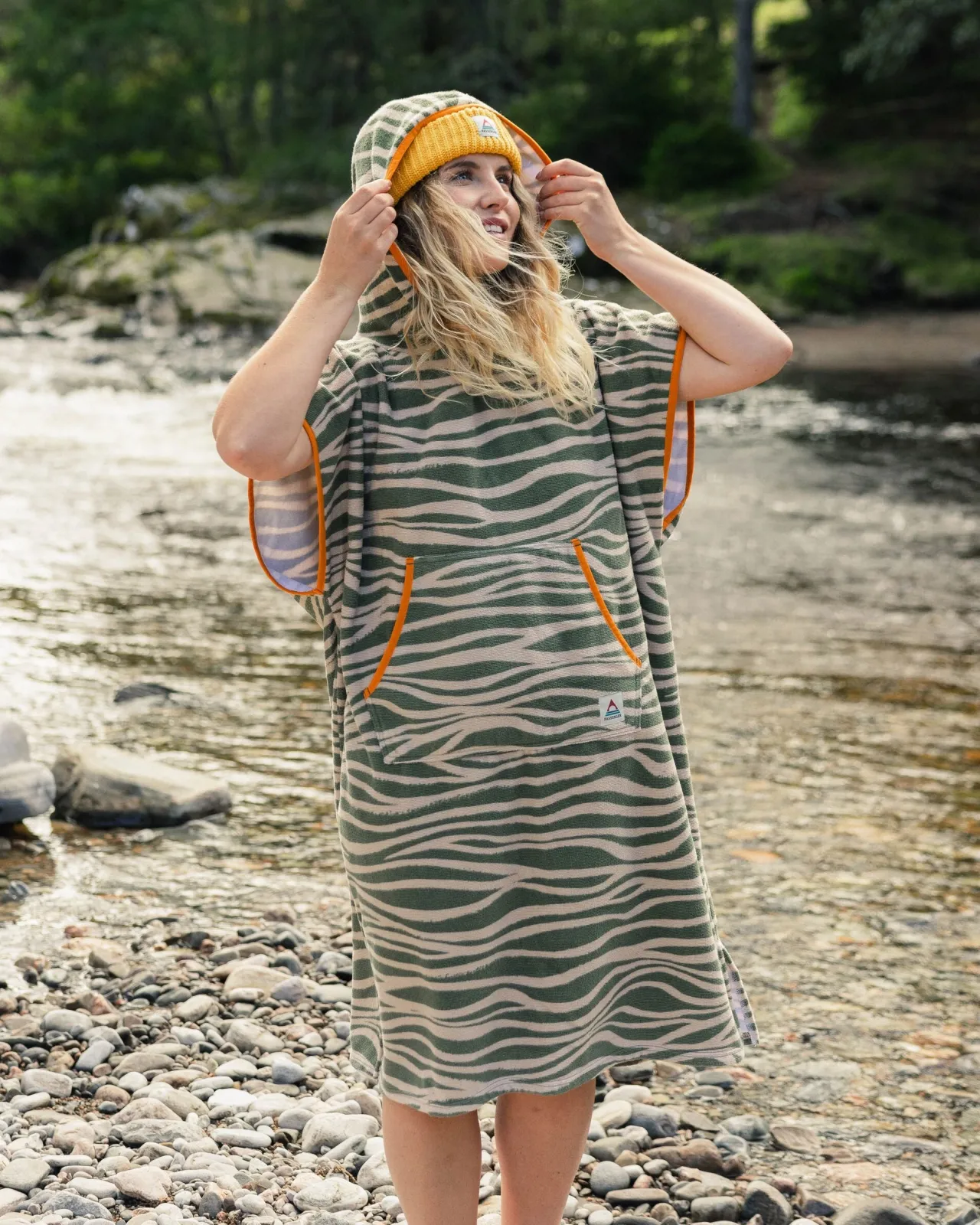 Shop Tulum Recycled Towel Surf-Poncho - Strata Khaki Handtücher | Surf-ponchos