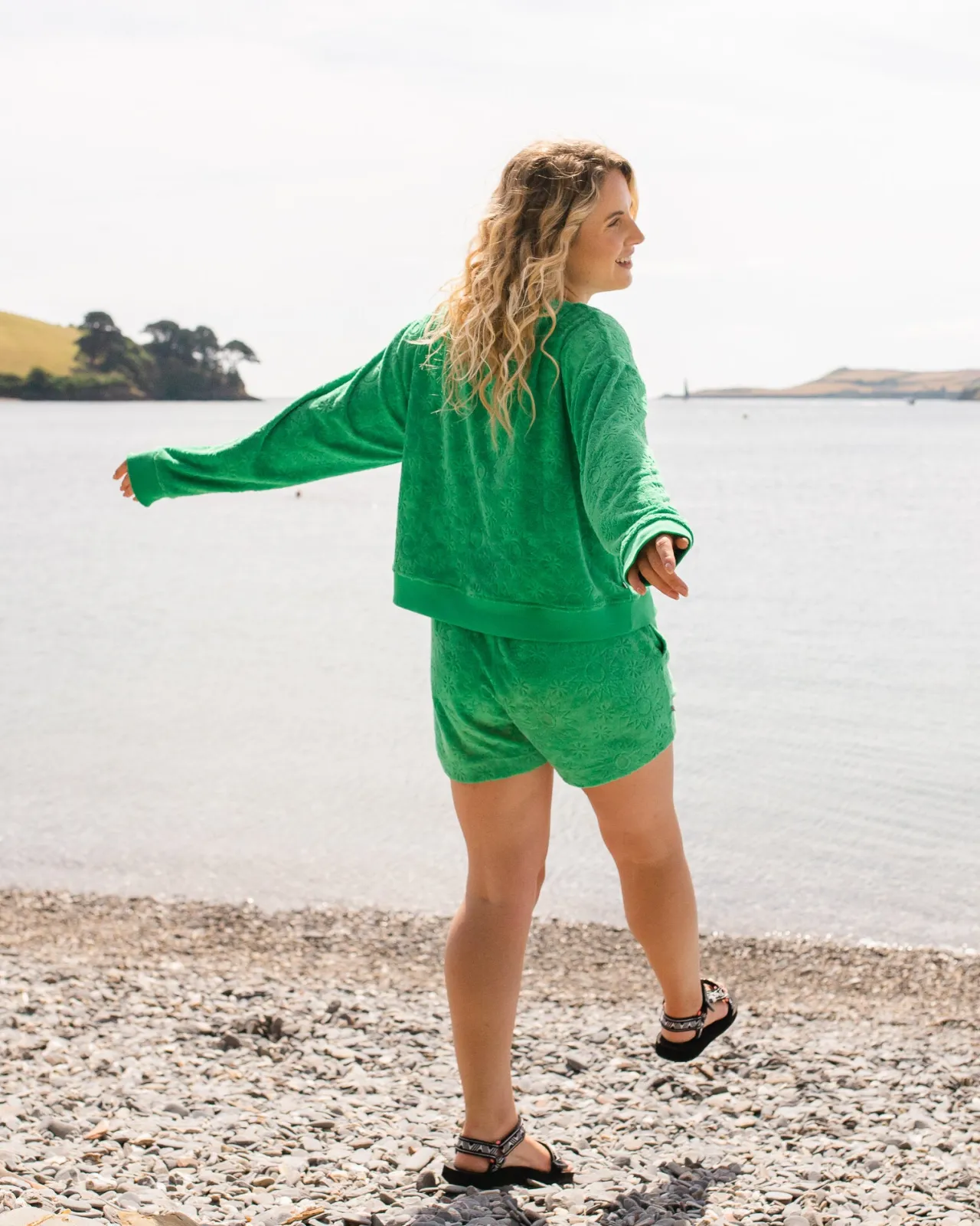 vibes_texturierte_shorts__grne_fichte_2.webp Hot Vibes Texturierte Shorts - Grüne Fichte Damen Kurze Hosen
