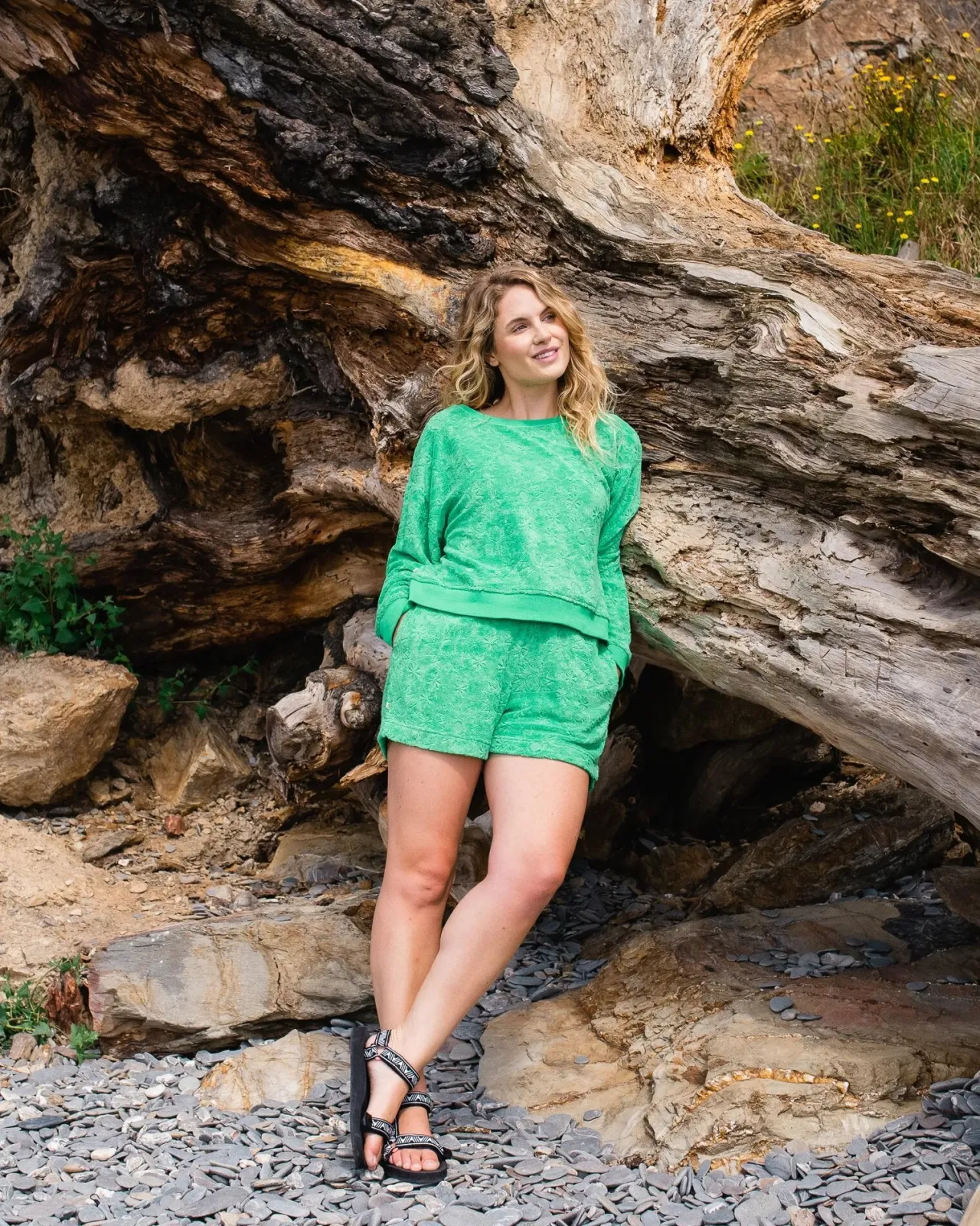 vibes_texturierte_shorts__grne_fichte_4.webp Hot Vibes Texturierte Shorts - Grüne Fichte Damen Kurze Hosen