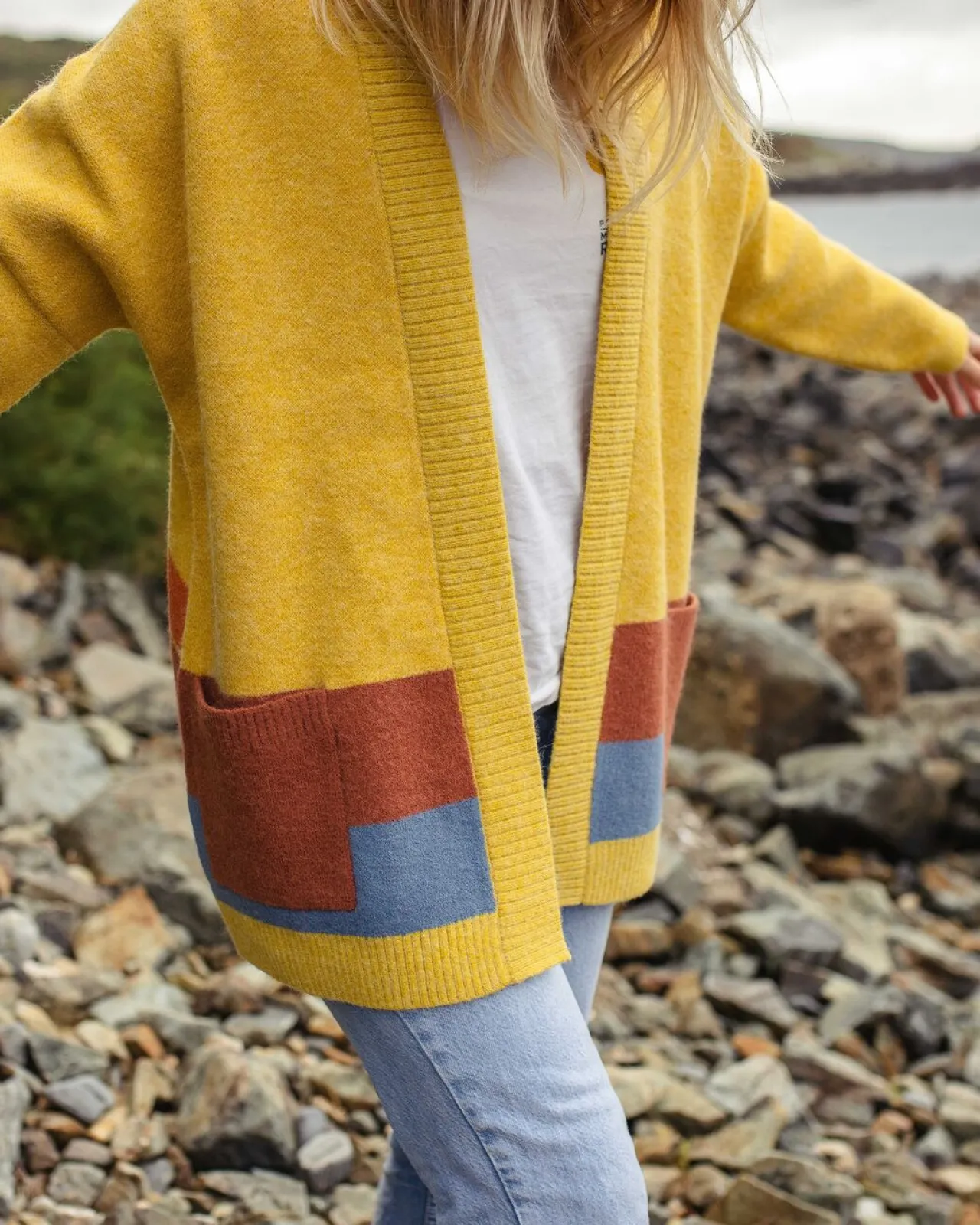 vista_recycelter_strickcardigan__bernsteingold_3.webp New Vista Recycelter Strickcardigan - Damen Strickwaren