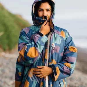 Store Waves Recycelter Sherpa Gefütterter Surf Poncho - Tiefblaues Camo Surf-ponchos | Surf-ponchos