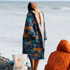 Store Waves Recycelter Sherpa Gefütterter Surf Poncho - Tiefblaues Camo Surf-ponchos | Surf-ponchos