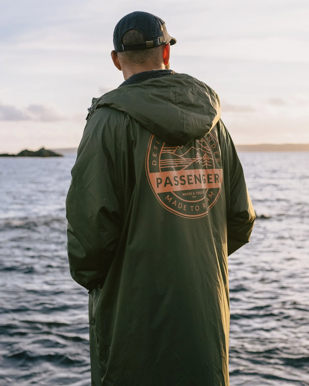 waves_recycelter_sherpa_geftterter_surfponcho__khaki_17.webp Fashion Waves Recycelter Sherpa Gefütterter Surf-Poncho - Surf-ponchos | Surfzubehör