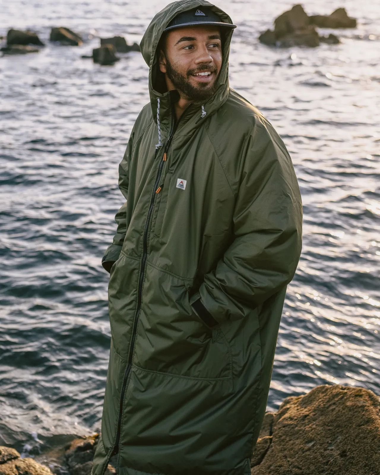 waves_recycelter_sherpa_geftterter_surfponcho__khaki_19.webp Fashion Waves Recycelter Sherpa Gefütterter Surf-Poncho - Surf-ponchos | Surfzubehör