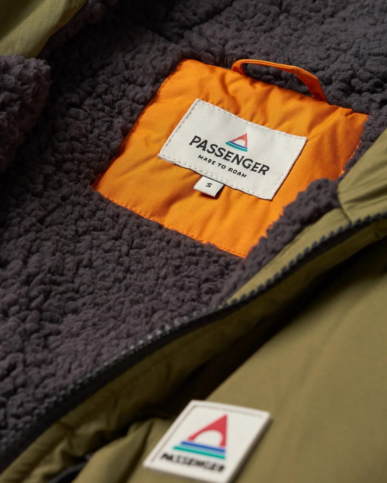 waves_recycelter_sherpa_geftterter_surfponcho__khaki_26.webp Fashion Waves Recycelter Sherpa Gefütterter Surf-Poncho - Surf-ponchos | Surfzubehör