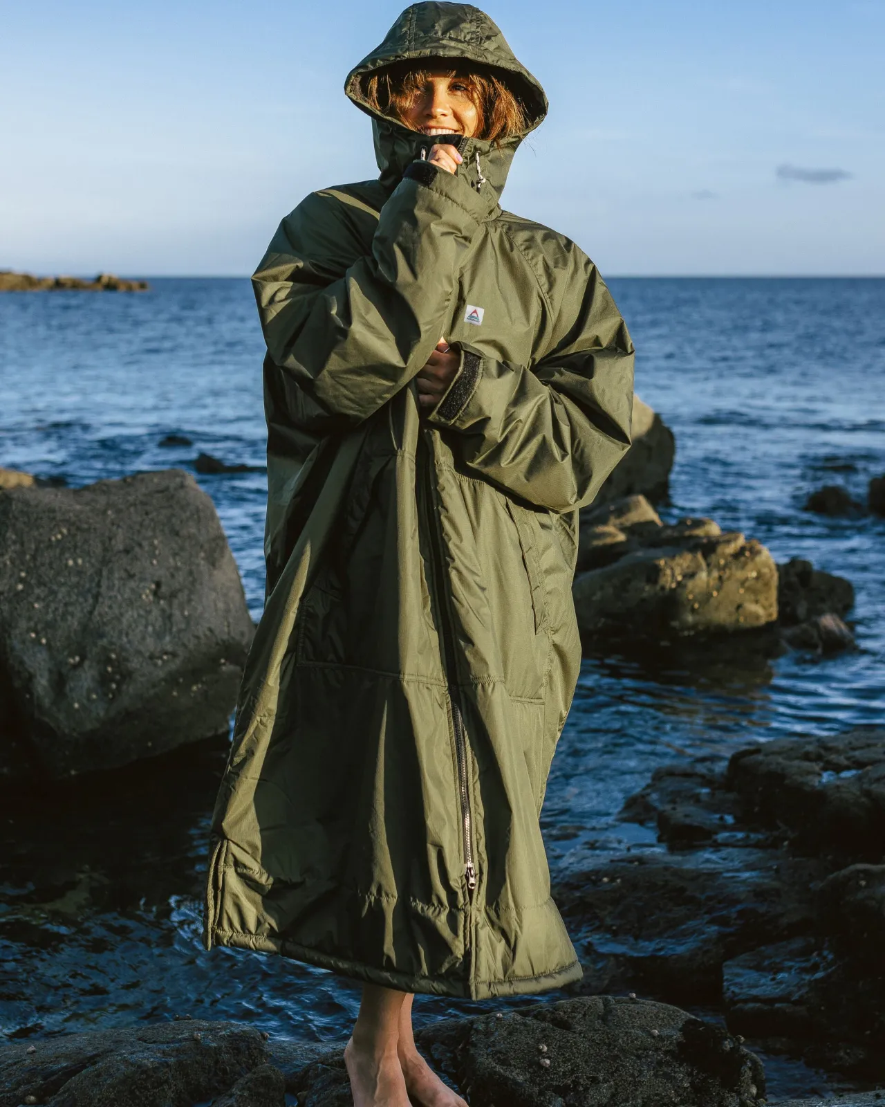 waves_recycelter_sherpa_geftterter_surfponcho__khaki_3.webp Fashion Waves Recycelter Sherpa Gefütterter Surf-Poncho - Surf-ponchos | Surfzubehör