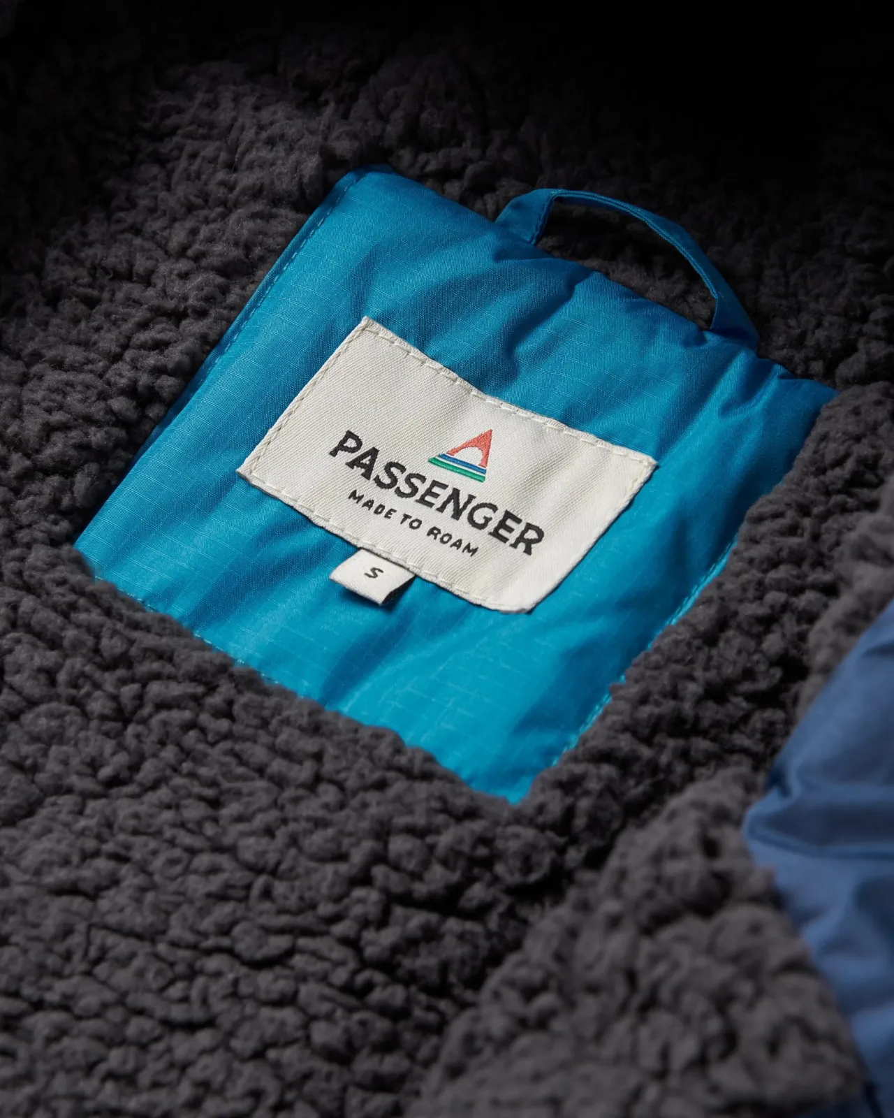 waves_recycelter_sherpa_geftterter_surfponcho__tiefes_marineblau_13.webp Outlet Waves Recycelter Sherpa Gefütterter Surf-Poncho - Tiefes Marineblau Surf-ponchos | Surf-ponchos