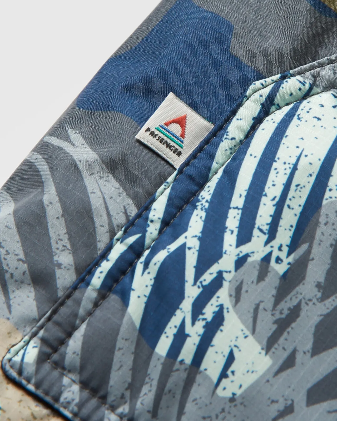 waves_recycled_sherpa_lined_changing_robe__palm_camo_apricot_6.webp Flash Sale Waves Recycled Sherpa Lined Changing Robe - Palm Camo Apricot Surf-ponchos | Surf-ponchos