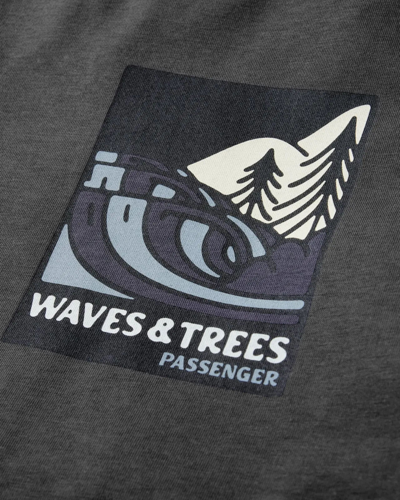 waves_u_trees_biobaumwolltshirt__holzkohle_4.webp Hot Waves u0026 Trees Bio-Baumwoll-T-Shirt - Herren T-shirts & Tanktops