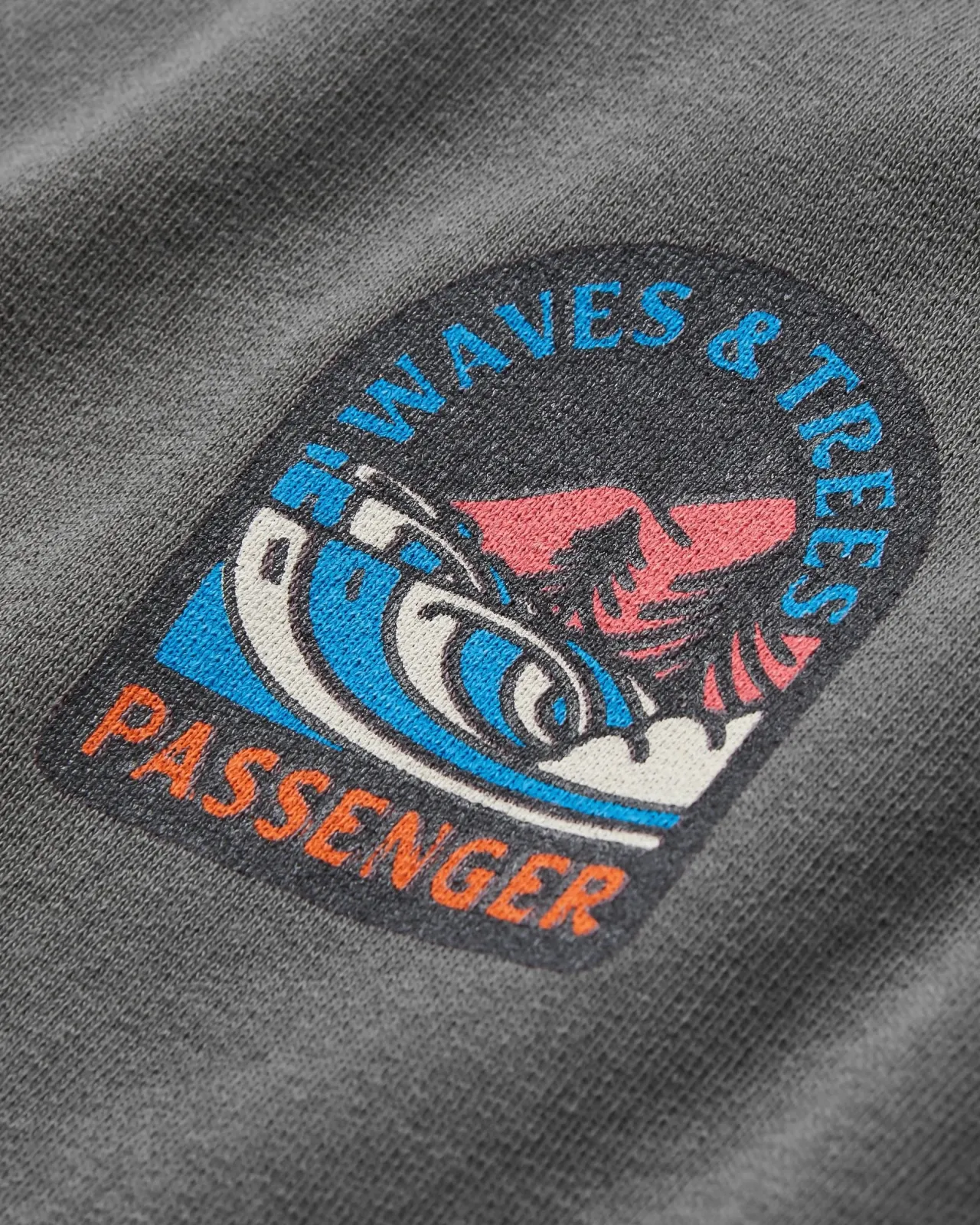 waves_u_trees_recyceltes_baumwollsweatshirt__holzkohle_2.webp Fashion Waves u0026 Trees Recyceltes Baumwoll-Sweatshirt - Damen Kapuzenpullover & Sweatshirts