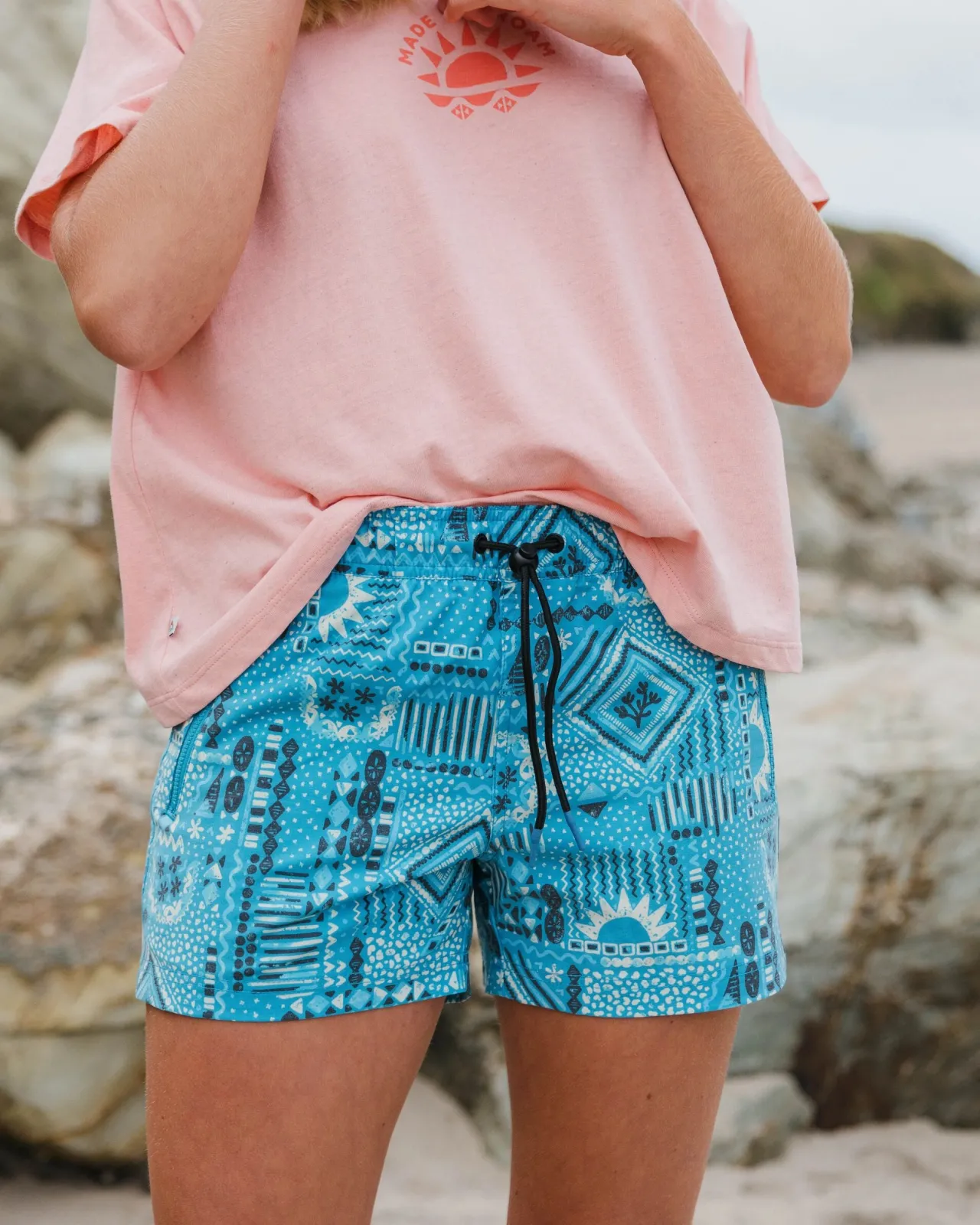 Cheap Way Out Recycelte Allzweck-Shorts - Vintage Patchwork Blau Pool Damen Kurze Hosen