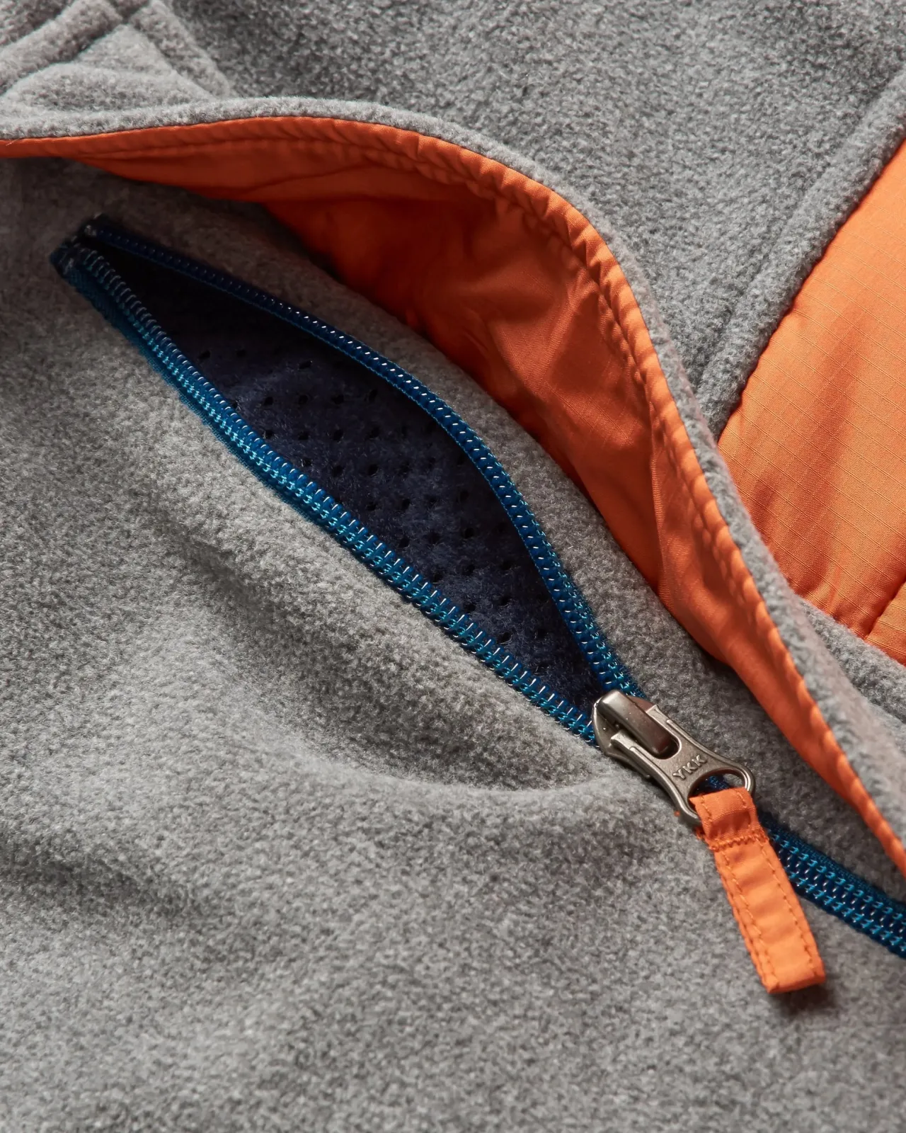 woodland_kapuzenpullover_mit__reiverschluss_aus_recyceltem_polarfleece__graumeliert__gezeitenblau_9.webp Clearance Woodland Kapuzenpullover mit 1/2 Reißverschluss aus recyceltem Polarfleece - Graumeliert / Gezeitenblau Herren Fleece | Fleece